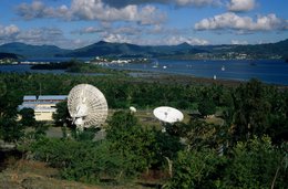 Bay;-Buildings;-Comoros-Archipelago;-France;-Indian-Ocean;-Kaleidos;-Kaleidos-images;-La-parole-à-limage;-Laurent-Abad;-Mayotte;-Sailboats;-Satellite-dish;-Stories-Pictures;-Telecommunications;-Town